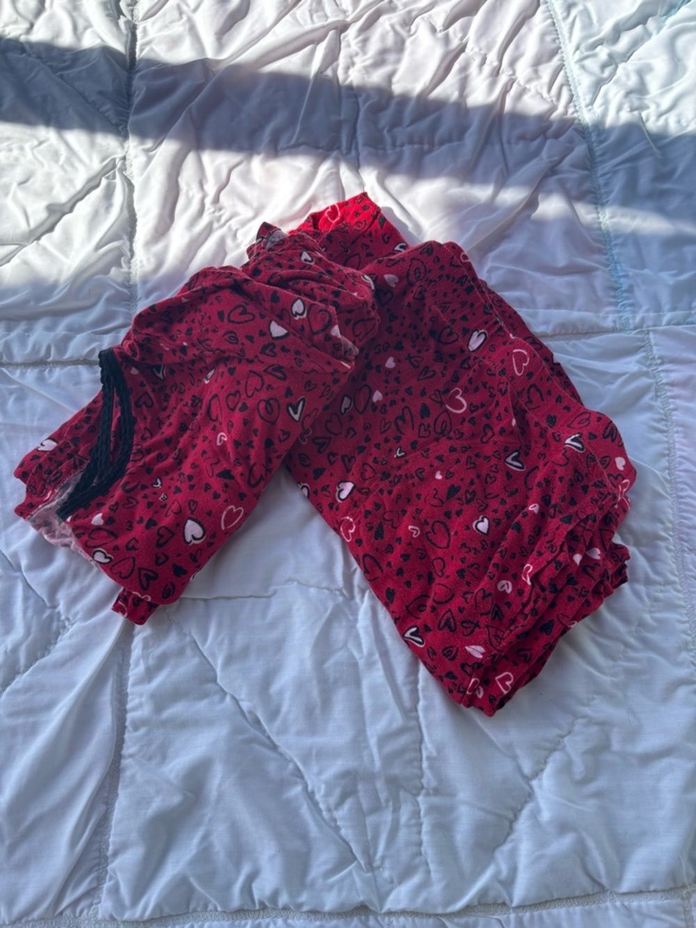 Women’s Red Heart-Print Pajama Set – Cozy Sleep Shorts